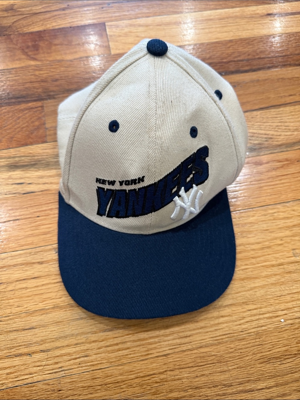 Mitchell & Ness New York Yankees Beige and Navy Snapback Hat